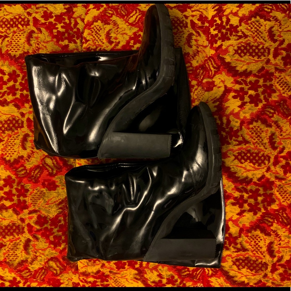 Size 38 women’s black leather boots